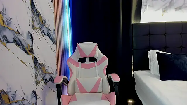 Snapshot of Scarlet_DLuce chatting on November 26, 2025, 10:10 pm Scarlet DLuce online show from November 26, 2025, 10:10 pm