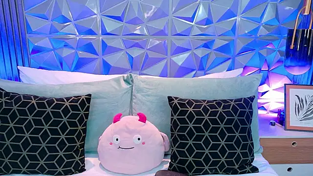 AdelineJhones online show from April 9, 2026, 10:27 pm