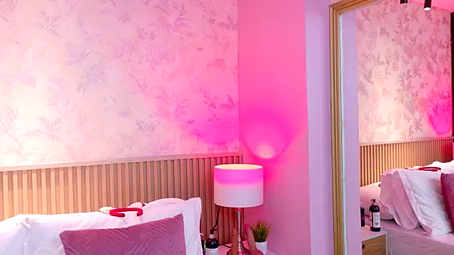 AdelineJhones online show from December 18, 2025, 7:07 pm