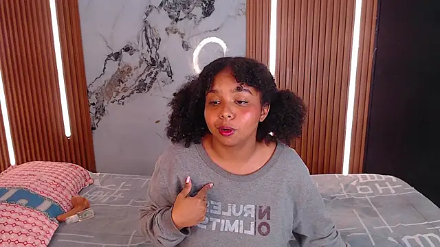 Snapshot of rosselyn_ chatting on January 14, 2026, 12:36 am rosselyn online show from January 14, 2026, 12:36 am