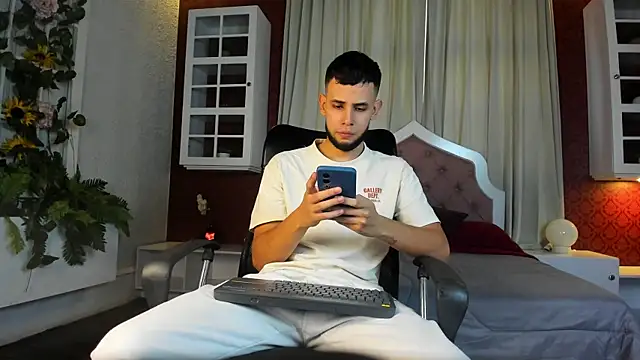 Maxcole 07 online show from December 16, 2025, 7:40 pm