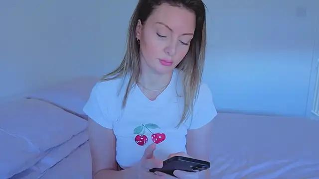 Snapshot of Lovelavender_ chatting on March 18, 2026, 10:51 am Lovelavender online show from March 18, 2026, 10:51 am