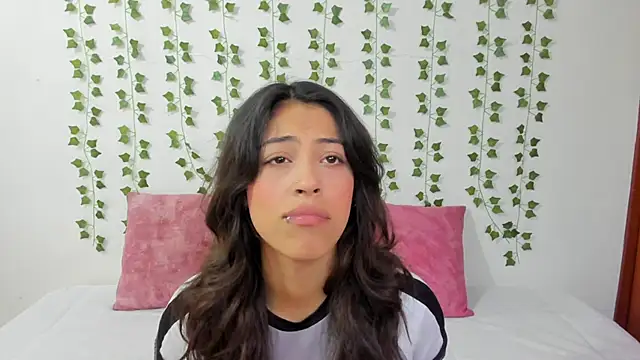 emily jonessxx online show from February 13, 2026, 6:19 pm