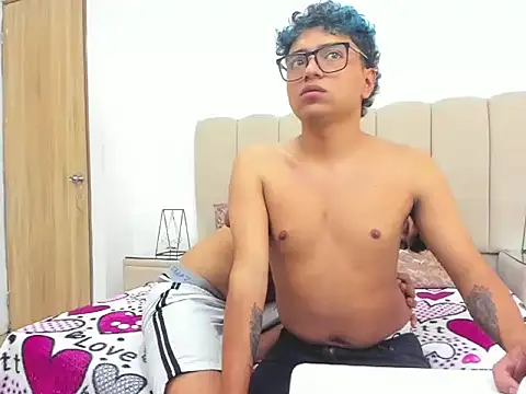 Snapshot of LiamANDJordan chatting on November 11, 2025, 10:04 pm LiamANDJordan online show from November 11, 2025, 10:04 pm