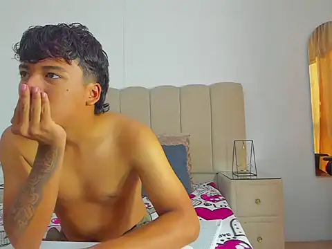 Snapshot of LiamANDJordan chatting on November 12, 2025, 9:40 pm LiamANDJordan online show from November 12, 2025, 9:40 pm