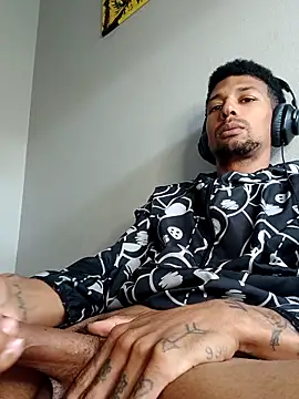 Snapshot of BigPrettyDick777 chatting on March 17, 2026, 4:32 pm BigPrettyDick777 online show from March 17, 2026, 4:32 pm