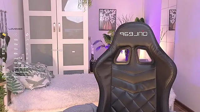 ShineJoan online show from November 22, 2025, 9:13 pm