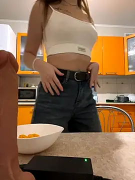 Snapshot of Elina1 chatting on November 13, 2025, 10:13 pm Elina1 online show from November 13, 2025, 10:13 pm