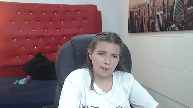 Hills Mia online show from October 29, 2025, 3:27 am