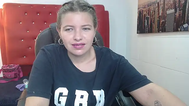 Hills Mia online show from October 30, 2025, 3:38 am