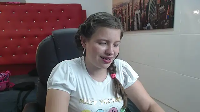 Hills Mia online show from October 24, 2025, 4:00 am