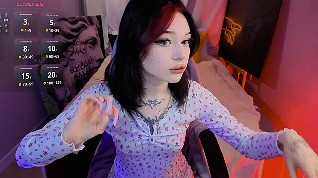 Snapshot of Emma_Kirks chatting on May 15, 2026, 12:25 pm Emma Kirks online show from May 15, 2026, 12:25 pm