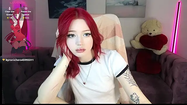 Snapshot of Emma_Kirks chatting on April 16, 2026, 12:28 pm Emma Kirks online show from April 16, 2026, 12:28 pm