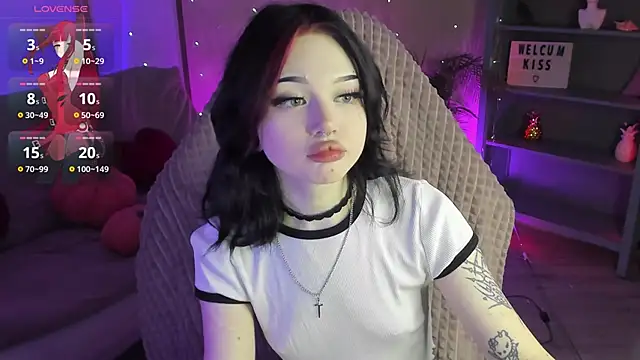 Snapshot of Emma_Kirks chatting on May 21, 2026, 12:57 pm Emma Kirks online show from May 21, 2026, 12:57 pm