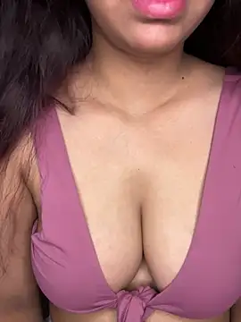 Snapshot of Cute_Marina chatting on May 13, 2026, 7:48 am Cute Marina online show from May 13, 2026, 7:48 am