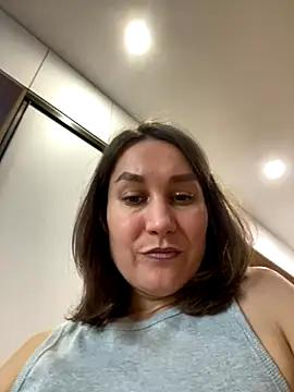 Snapshot of AliceLili chatting on November 1, 2025, 10:42 am AliceLili online show from November 1, 2025, 10:42 am