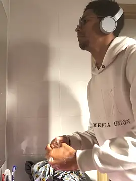 Snapshot of Albert_Madrid chatting on November 6, 2025, 1:48 pm Albert Madrid online show from November 6, 2025, 1:48 pm