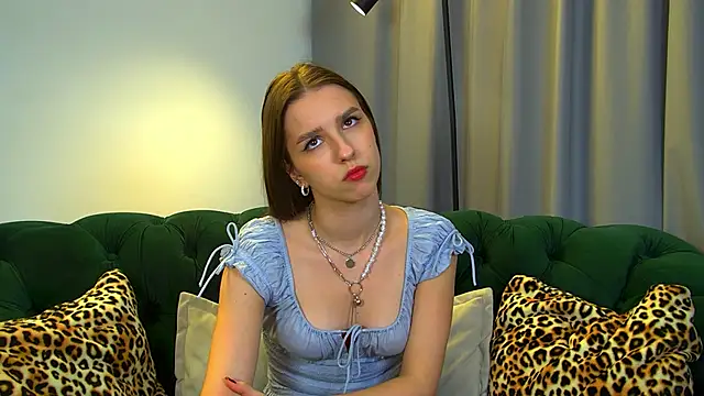 Snapshot of AliceAtkins chatting on November 7, 2025, 6:07 am AliceAtkins online show from November 7, 2025, 6:07 am