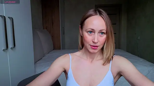 Snapshot of MissNatali_ chatting on April 16, 2026, 12:55 am MissNatali online show from April 16, 2026, 12:55 am