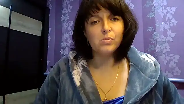 Snapshot of CountessLuna chatting on October 27, 2025, 12:39 pm CountessLuna online show from October 27, 2025, 12:39 pm