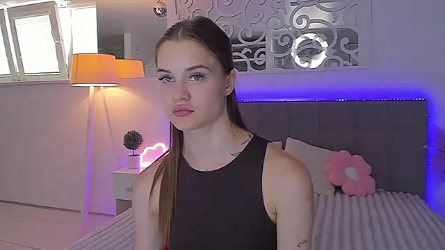 LuisaClover online show from July 4, 2026, 12:21 pm