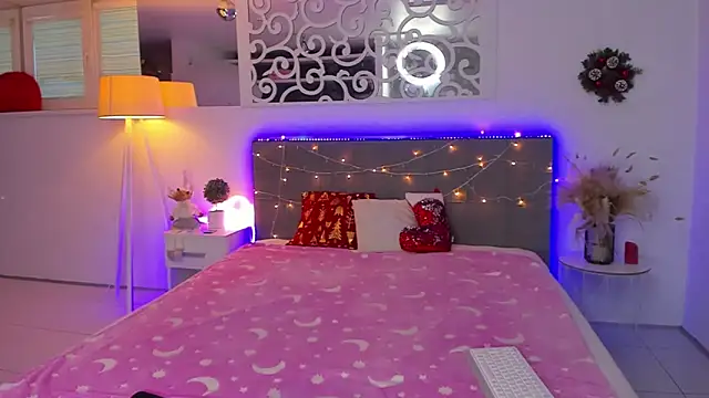 LuisaClover online show from December 18, 2025, 1:15 pm