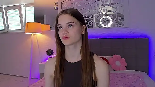 LuisaClover online show from May 6, 2026, 11:58 am