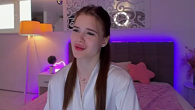 LuisaClover online show from April 28, 2026, 12:31 pm