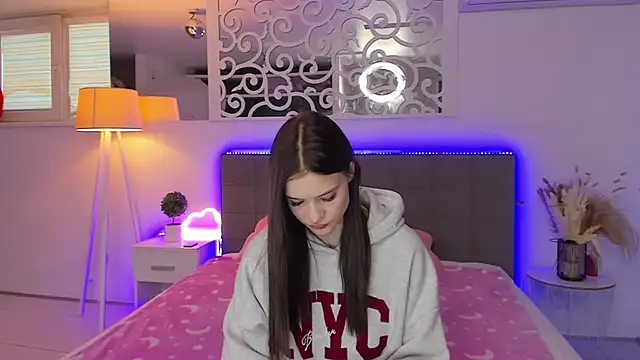 LuisaClover online show from January 11, 2026, 1:07 pm