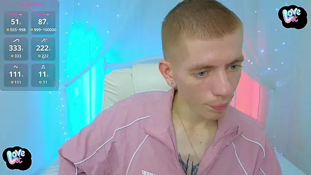 Cristian  Dior online show from October 25, 2025, 5:13 pm