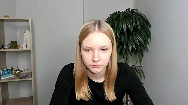 ElissaGlod online show from October 25, 2025, 7:07 am