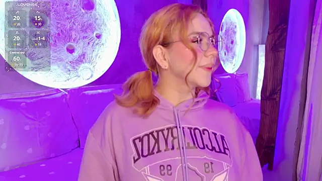 sussiestrawberry online show from November 15, 2025, 5:11 am