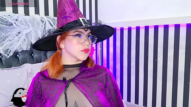 sussiestrawberry online show from October 31, 2025, 10:23 am