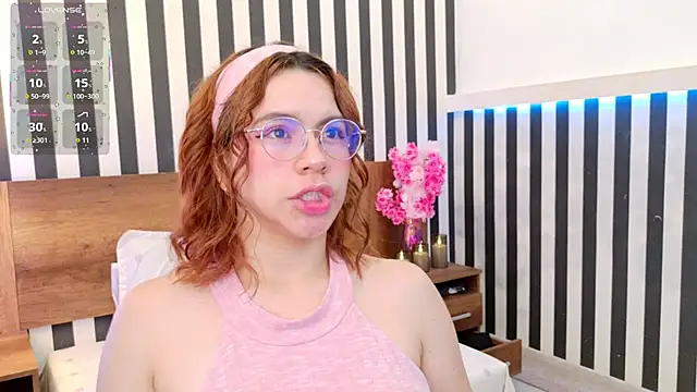 sussiestrawberry online show from October 27, 2025, 10:16 am