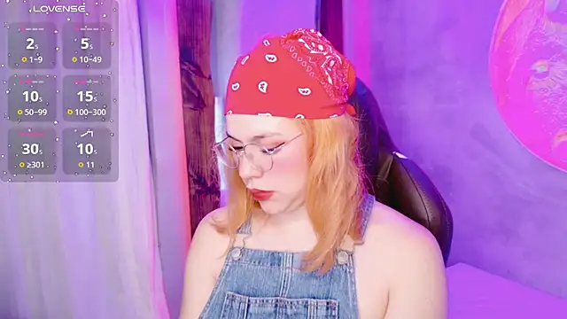 sussiestrawberry online show from November 28, 2025, 10:15 am