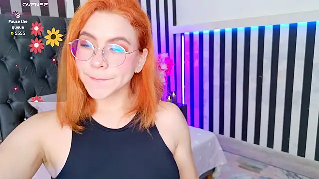 sussiestrawberry online show from October 30, 2025, 10:13 am