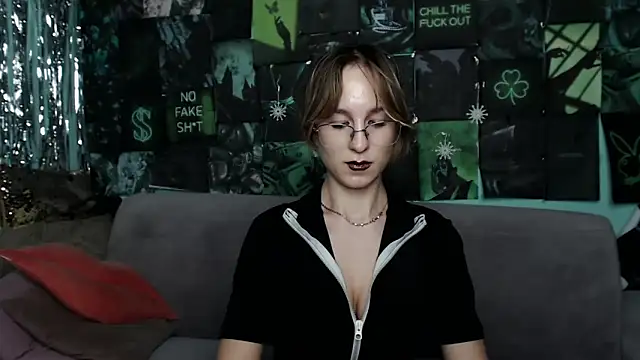 AlishaKellyi online show from November 17, 2025, 5:50 pm