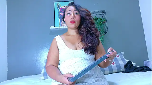 SeleneGibson   online show from April 24, 2026, 7:27 pm