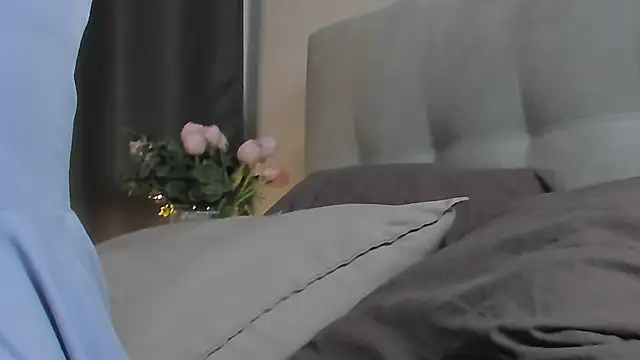 Camilla Rowen online show from June 14, 2026, 2:57 am