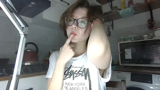 LilysTaylor online show from October 23, 2025, 5:55 pm