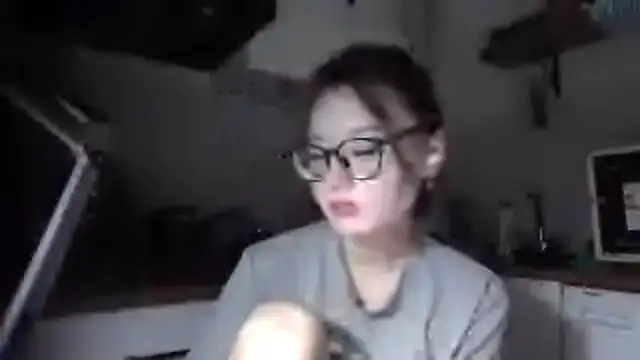 LilysTaylor online show from October 24, 2025, 3:22 pm