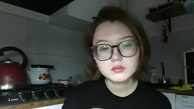 LilysTaylor online show from November 1, 2025, 4:12 pm