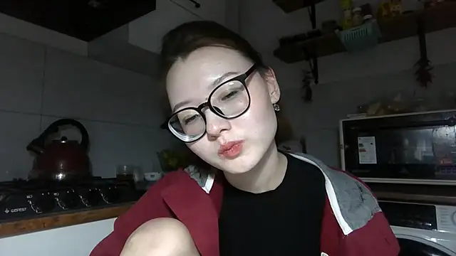 LilysTaylor online show from October 31, 2025, 2:57 pm