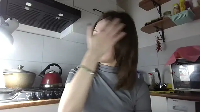 LilysTaylor online show from November 10, 2025, 3:17 pm