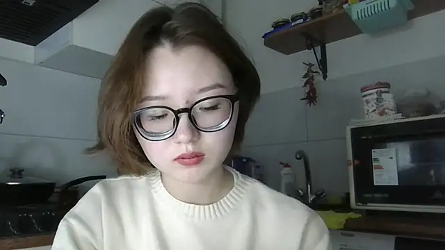 LilysTaylor online show from October 27, 2025, 3:46 pm