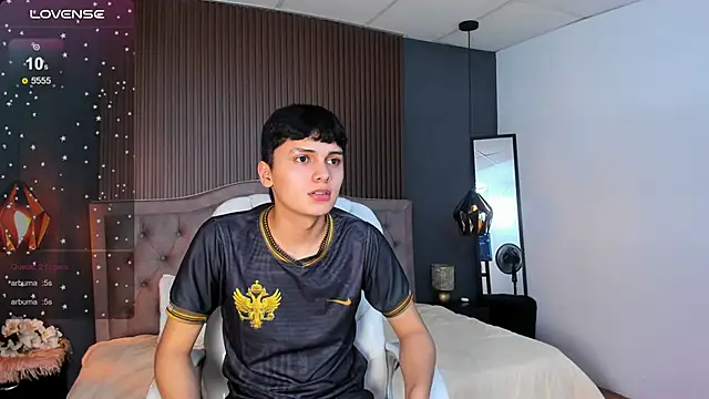 Maxii18  online show from November 15, 2025, 6:45 pm