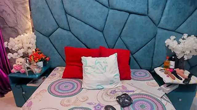 JulietaDiamond online show from August 2, 2026, 12:31 am