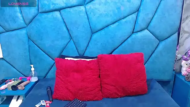 Snapshot of JulietaDiamond chatting on May 1, 2026, 3:33 am JulietaDiamond online show from May 1, 2026, 3:33 am