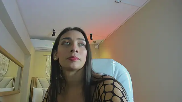 Snapshot of NahimiThompson chatting on April 18, 2026, 7:29 pm NahimiThompson online show from April 18, 2026, 7:29 pm