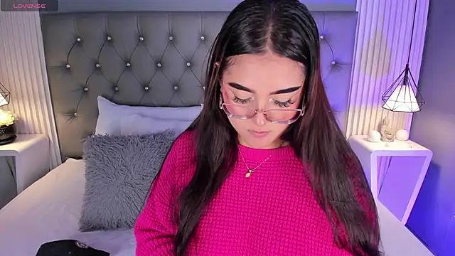 Snapshot of Anasha21 chatting on April 7, 2026, 4:36 am Anasha21 online show from April 7, 2026, 4:36 am